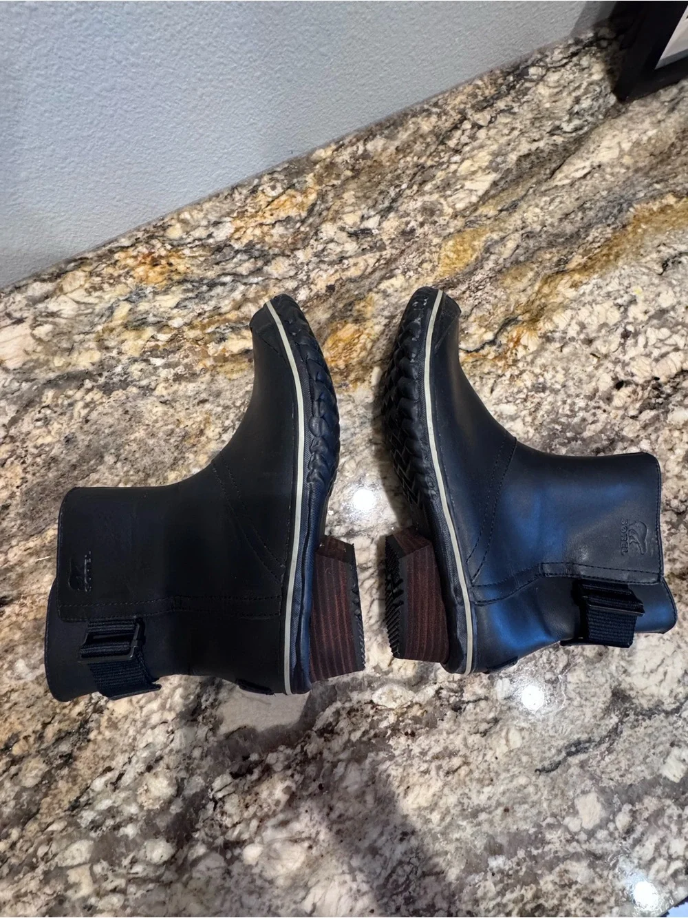SOREL Lolla Black Waterproof Leather Buckle Ankle Boots Women’s 7